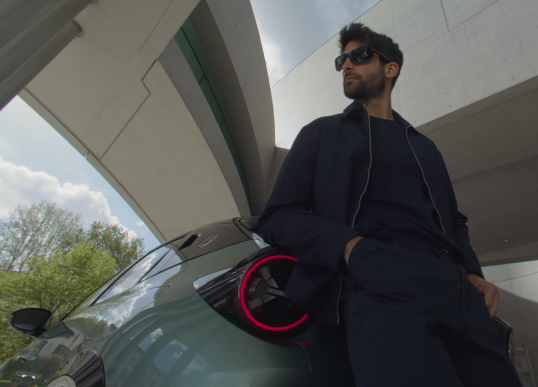 Guida in tranquillità con Lancia Ypsilon Hybrid - Lancia
